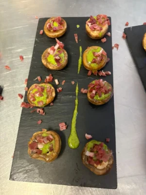 Propuesta gastronómica en Bodas El Regajo Propuesta gastronómica en Bodas El Regajo: cocina casera y cuidada con producto de calidad para bodas y celebraciones en finca rural.